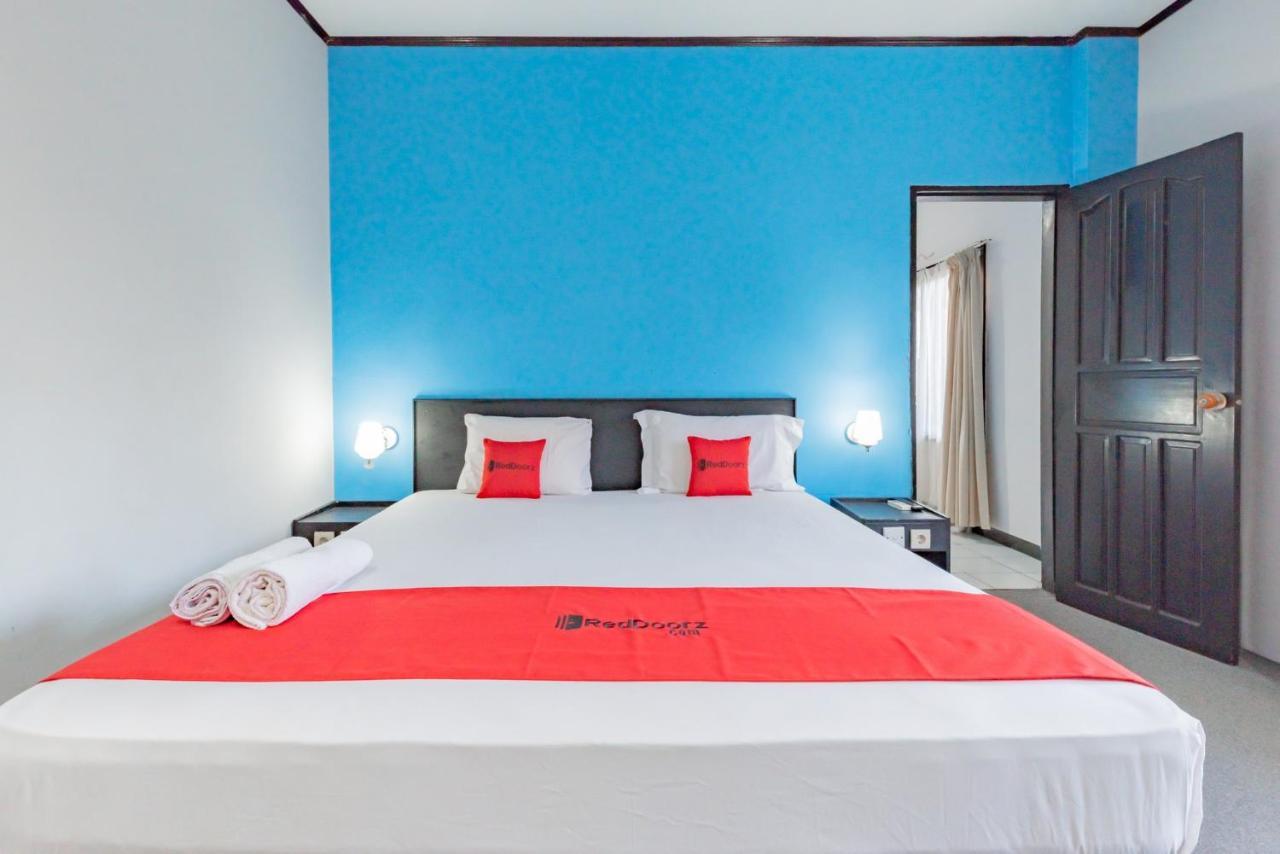 Hotel Reddoorz Near Plaza Balikpapan Esterno foto