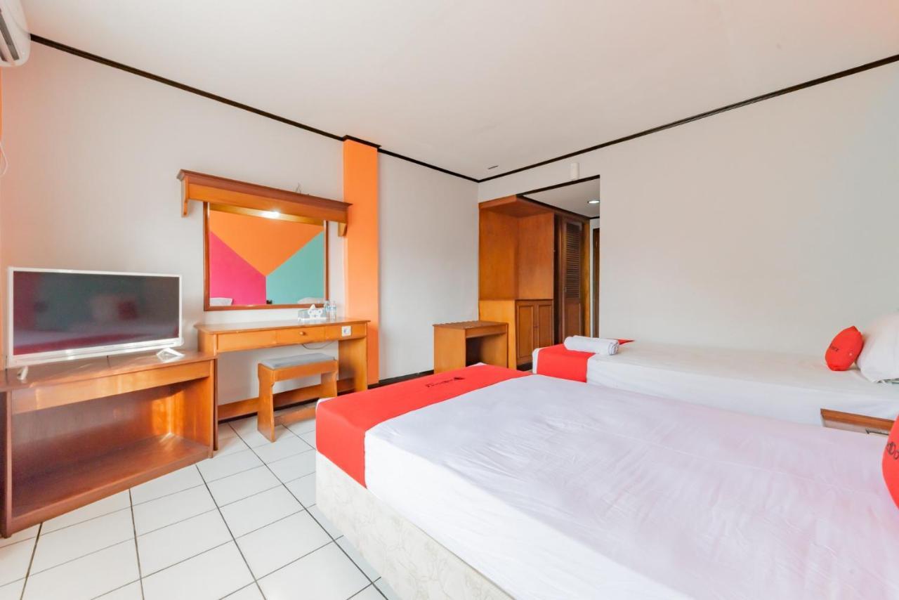 Hotel Reddoorz Near Plaza Balikpapan Esterno foto