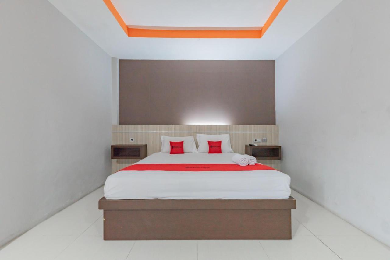 Hotel Reddoorz Near Plaza Balikpapan Esterno foto