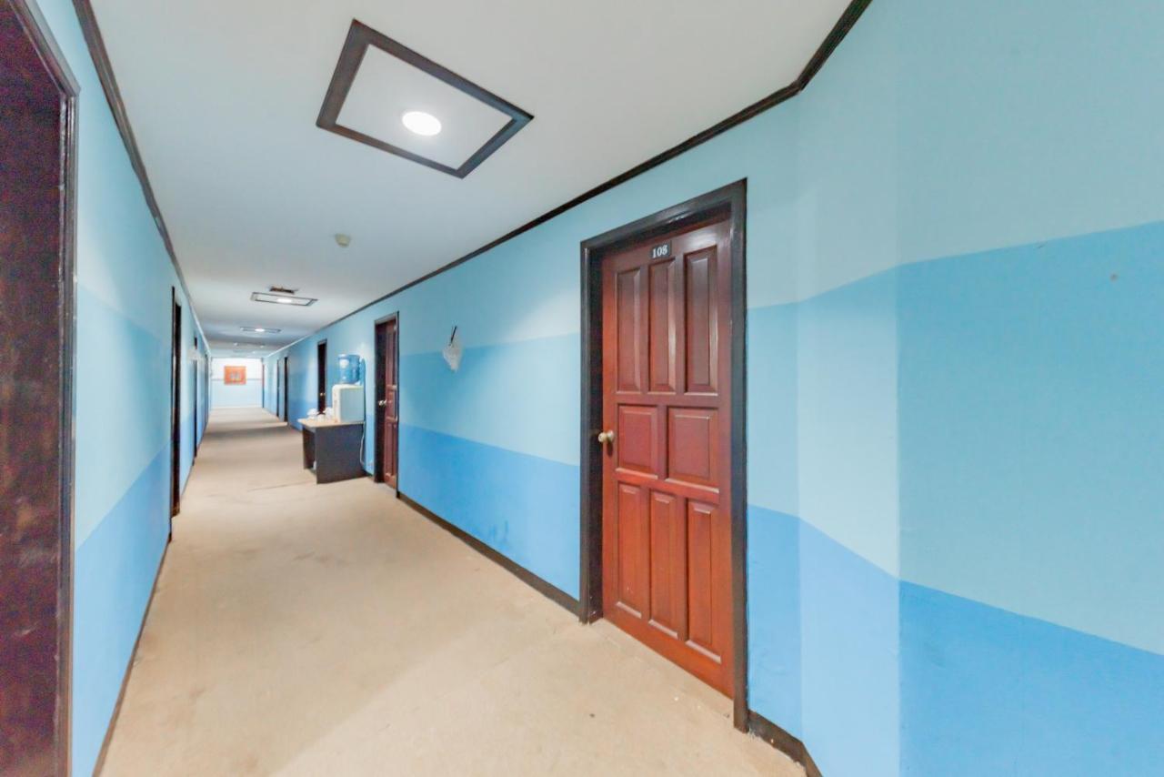 Hotel Reddoorz Near Plaza Balikpapan Esterno foto