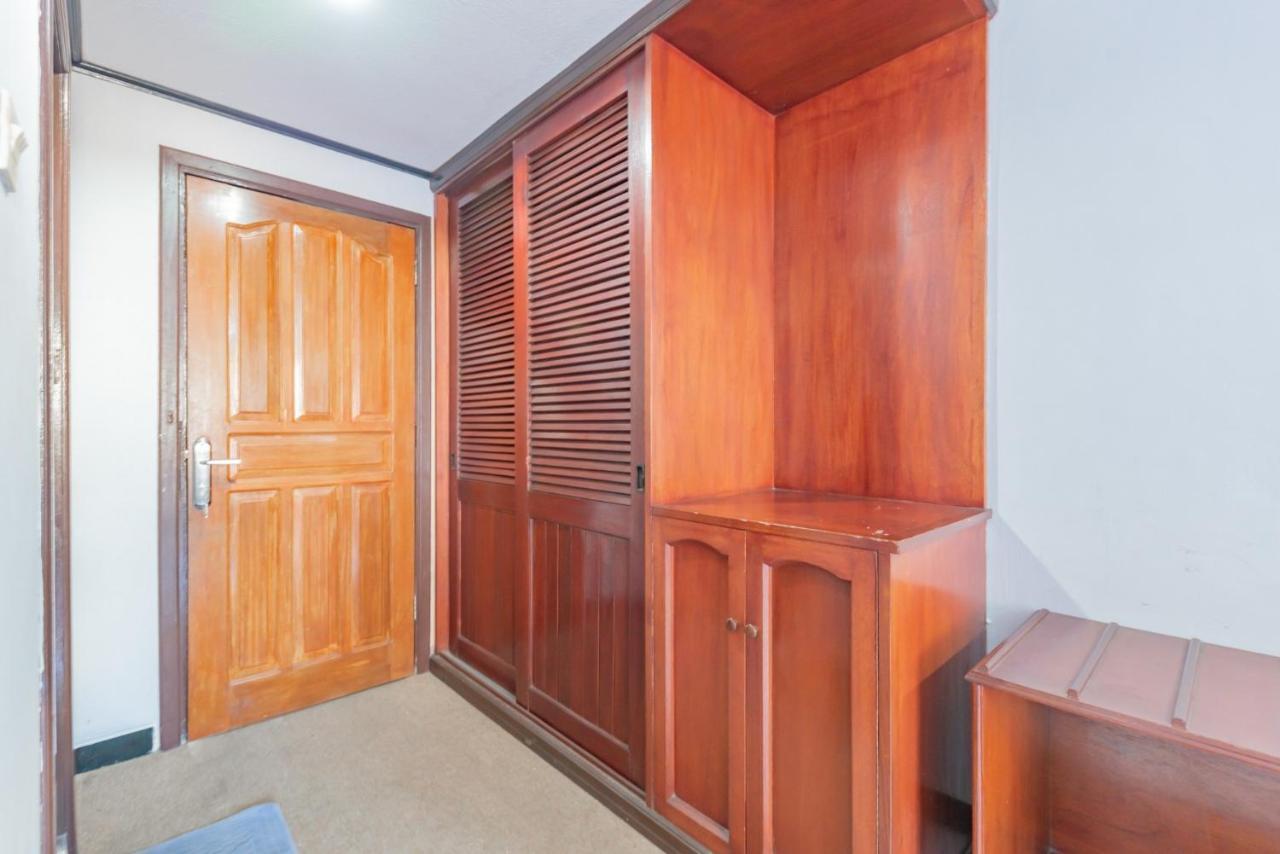 Hotel Reddoorz Near Plaza Balikpapan Esterno foto
