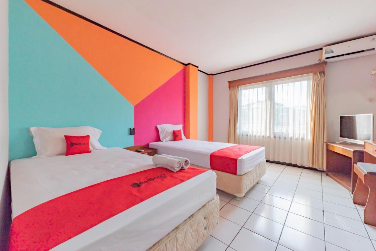 Hotel Reddoorz Near Plaza Balikpapan Esterno foto