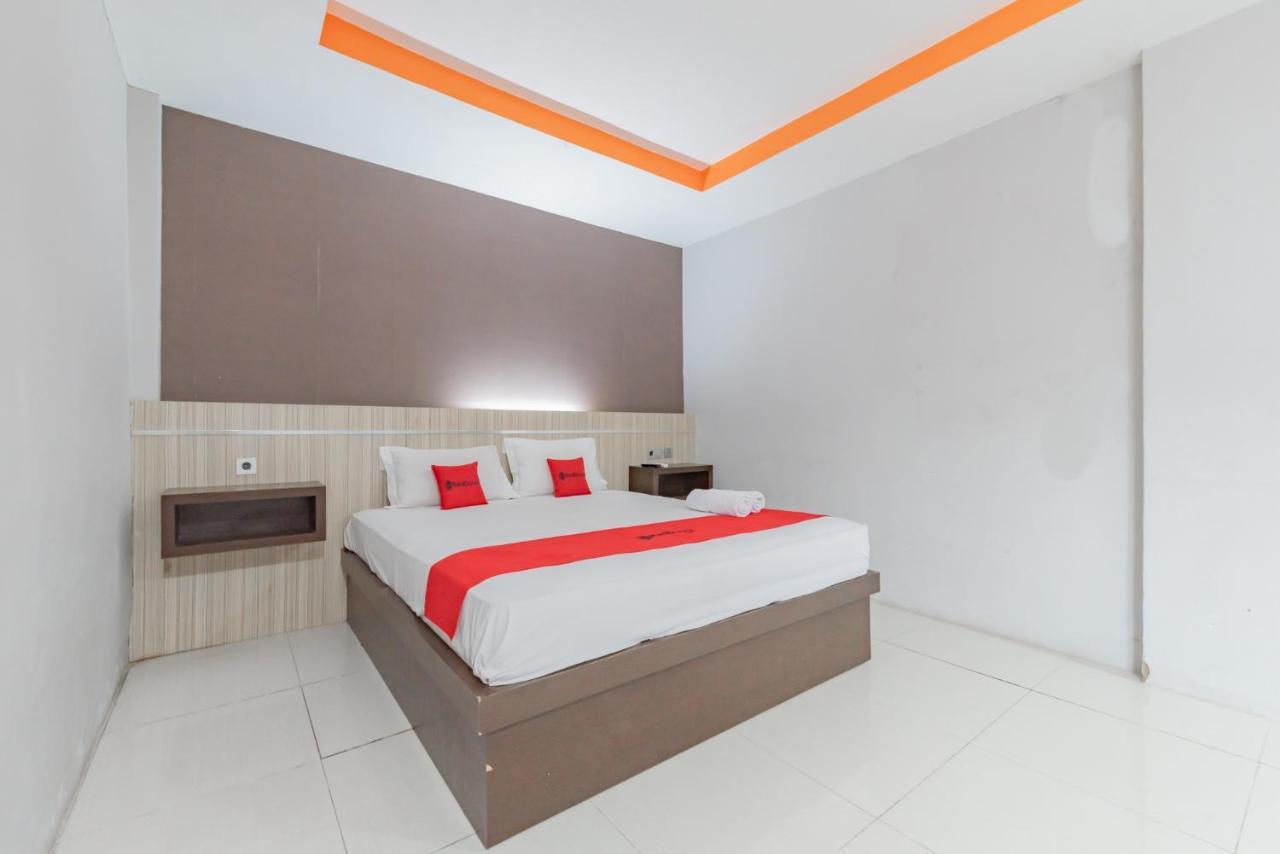 Hotel Reddoorz Near Plaza Balikpapan Esterno foto