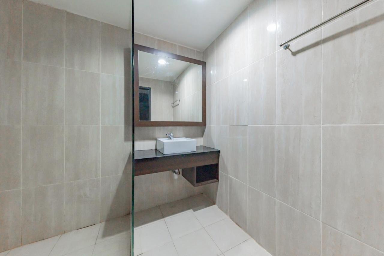 Hotel Reddoorz Near Plaza Balikpapan Esterno foto
