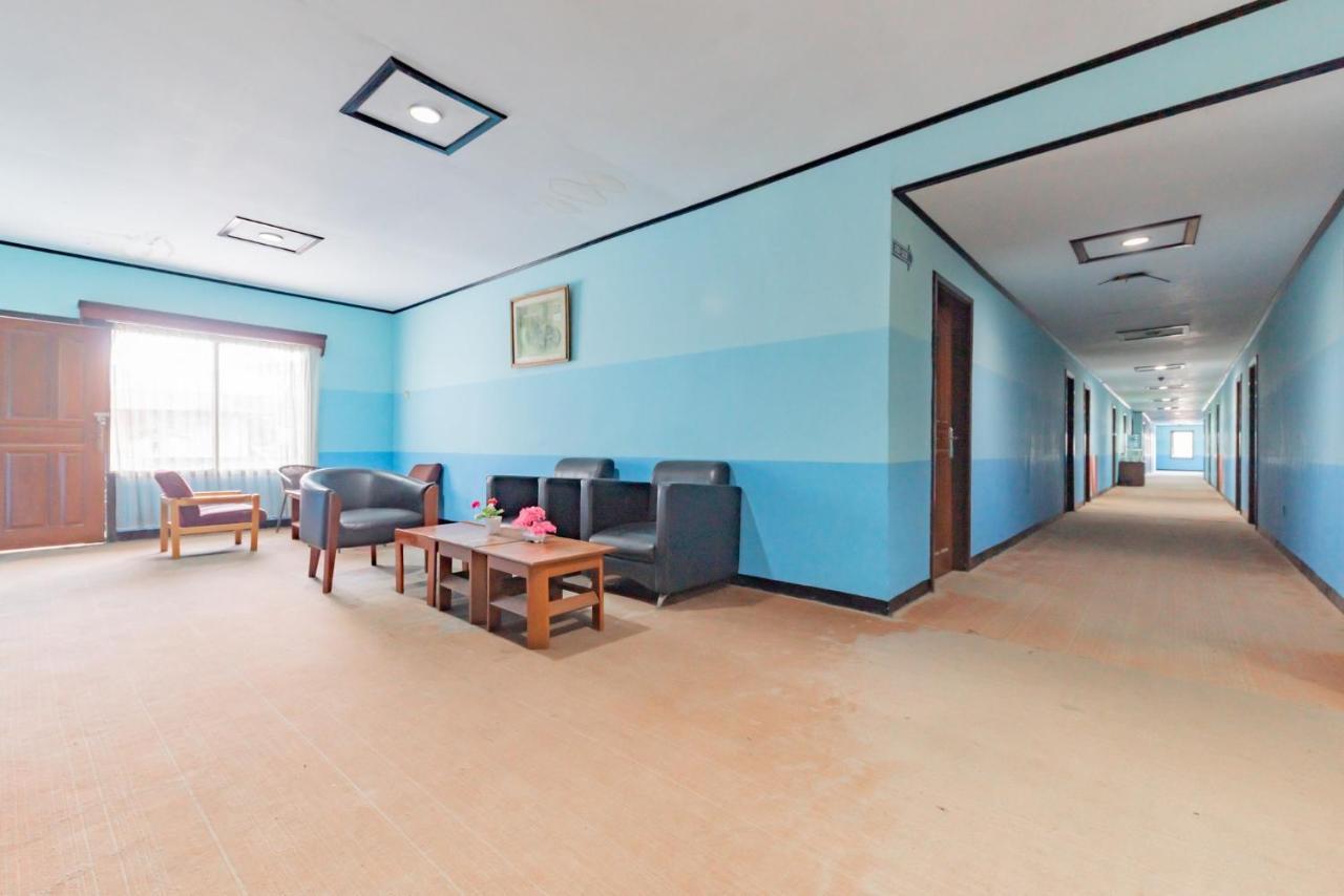Hotel Reddoorz Near Plaza Balikpapan Esterno foto