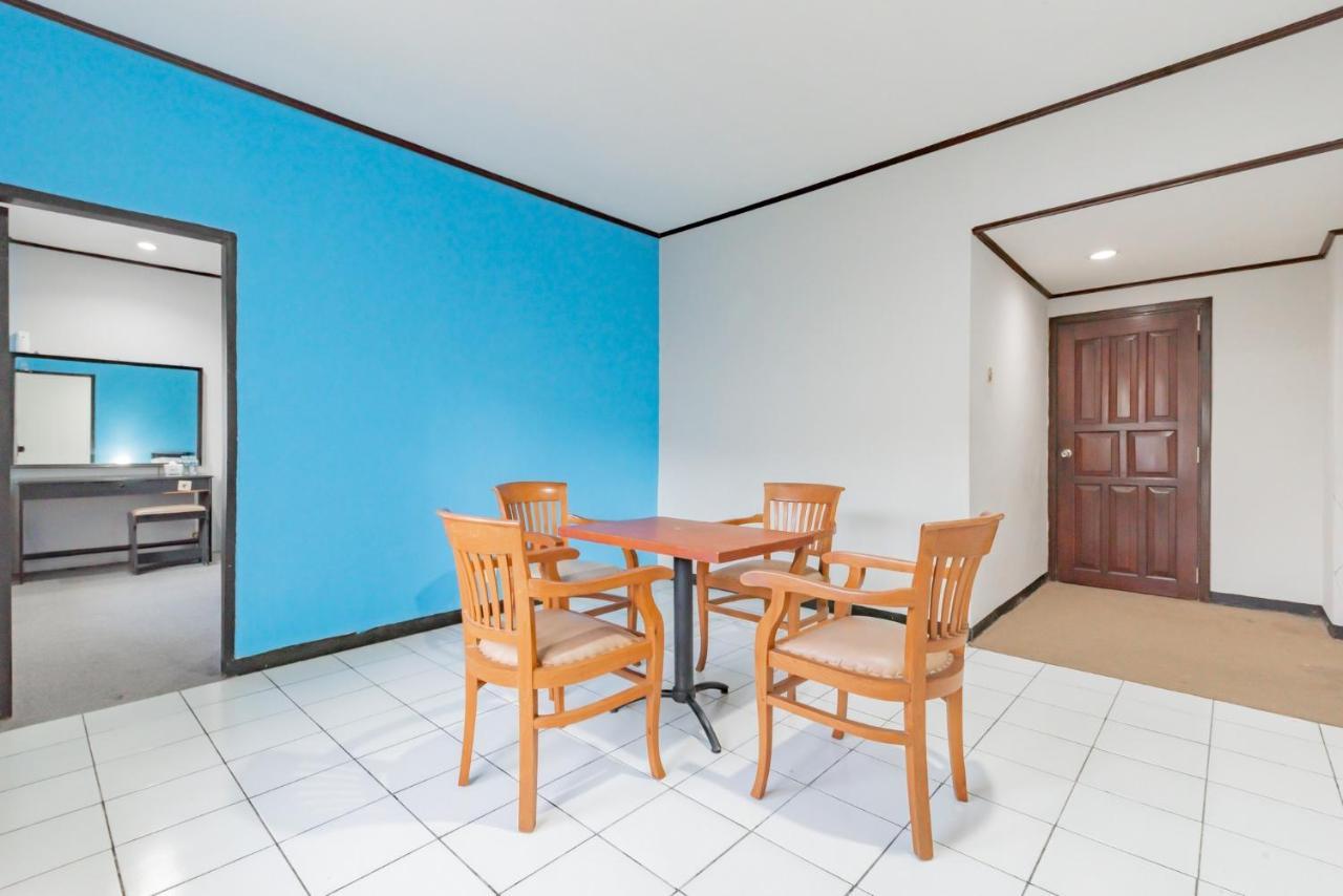 Hotel Reddoorz Near Plaza Balikpapan Esterno foto