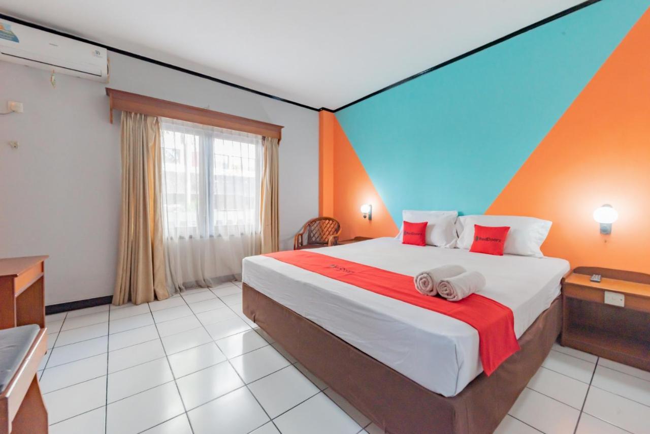 Hotel Reddoorz Near Plaza Balikpapan Esterno foto