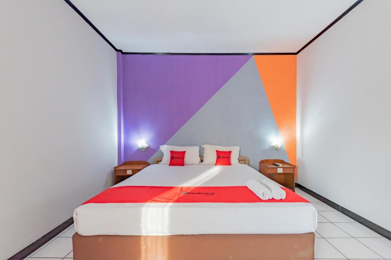 Hotel Reddoorz Near Plaza Balikpapan Esterno foto