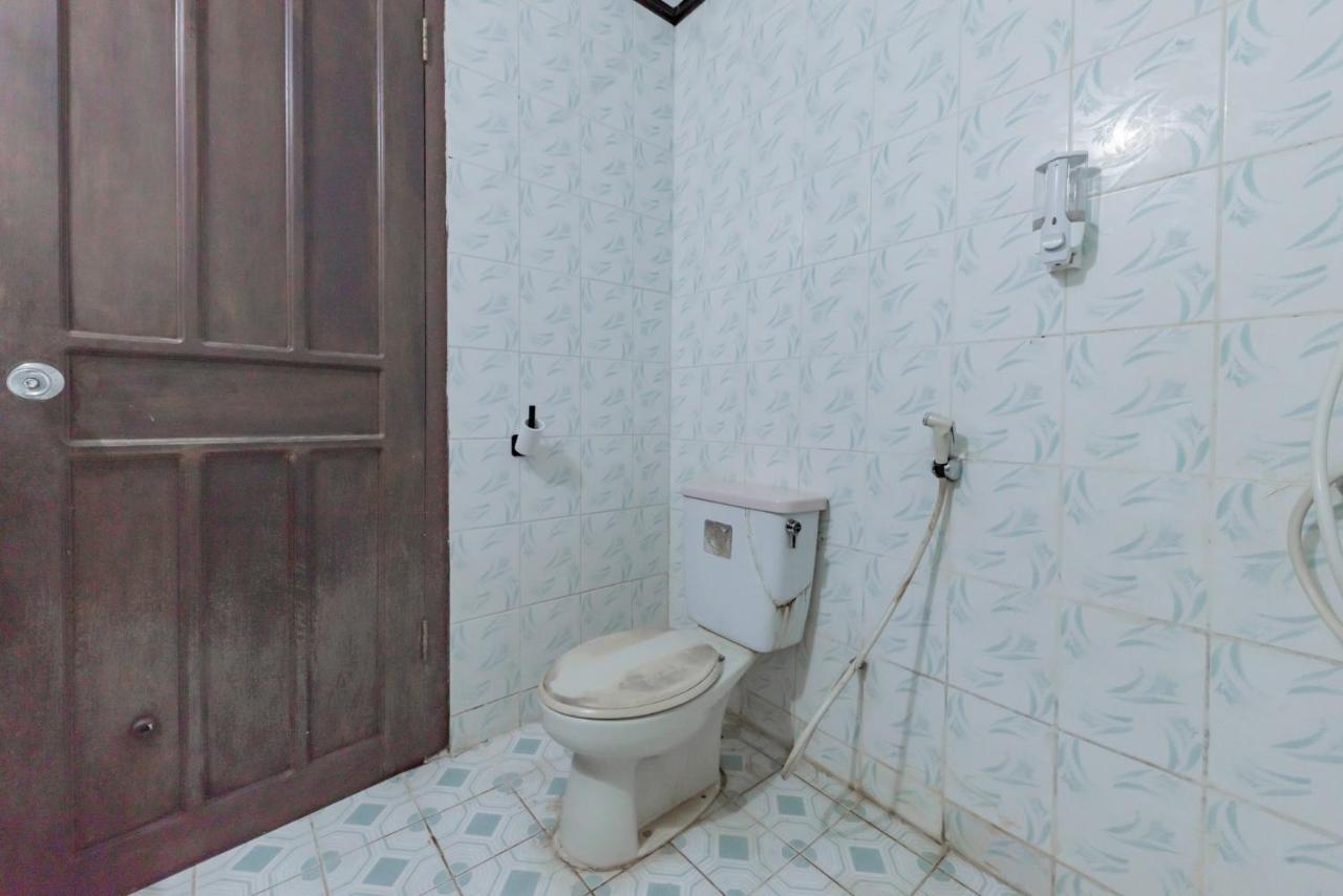 Hotel Reddoorz Near Plaza Balikpapan Esterno foto