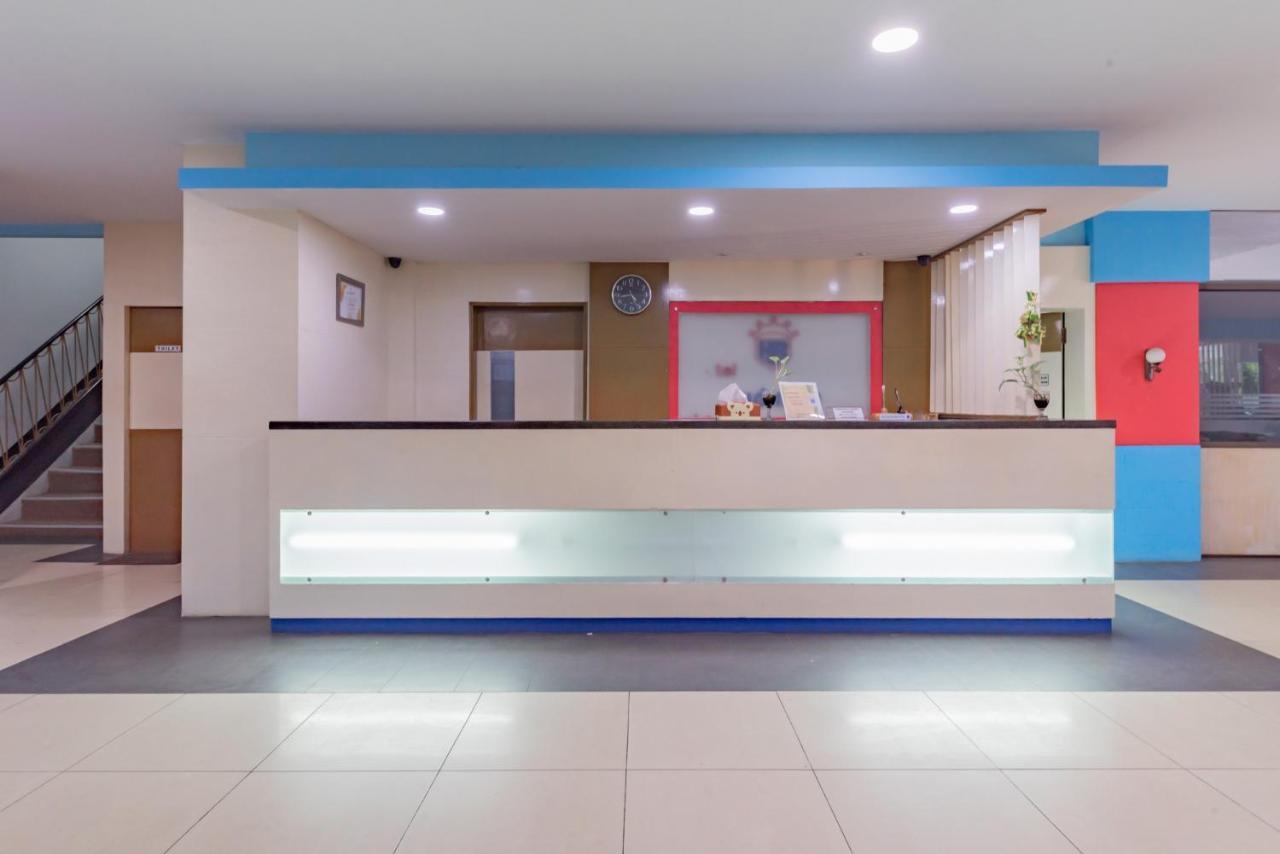Hotel Reddoorz Near Plaza Balikpapan Esterno foto