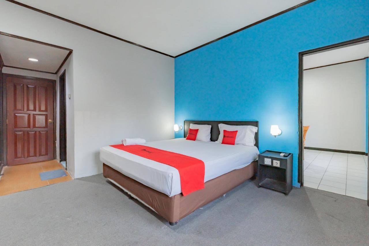 Hotel Reddoorz Near Plaza Balikpapan Esterno foto