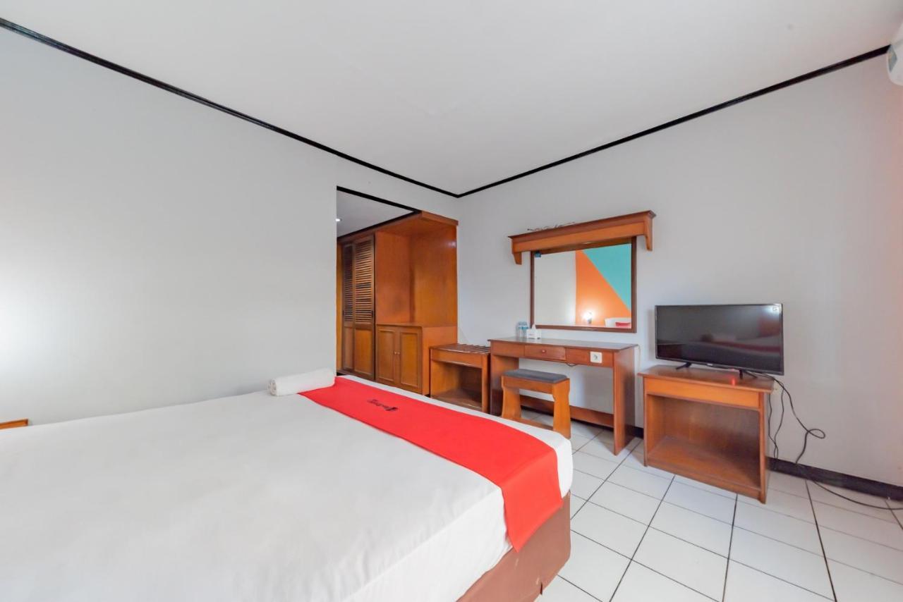 Hotel Reddoorz Near Plaza Balikpapan Esterno foto