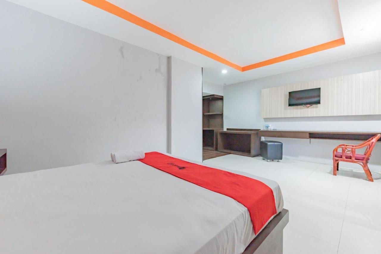 Hotel Reddoorz Near Plaza Balikpapan Esterno foto