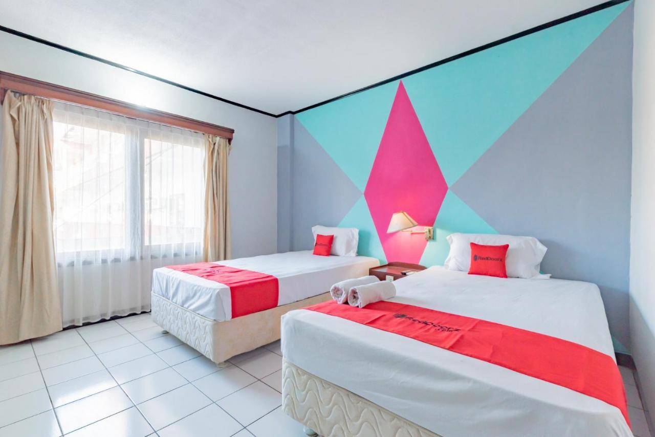 Hotel Reddoorz Near Plaza Balikpapan Esterno foto
