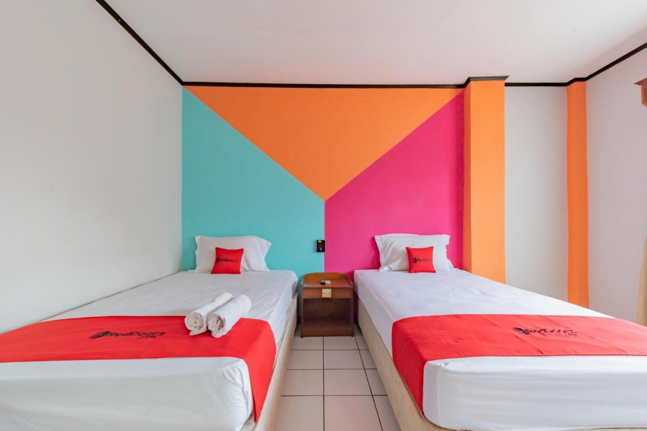 Hotel Reddoorz Near Plaza Balikpapan Esterno foto