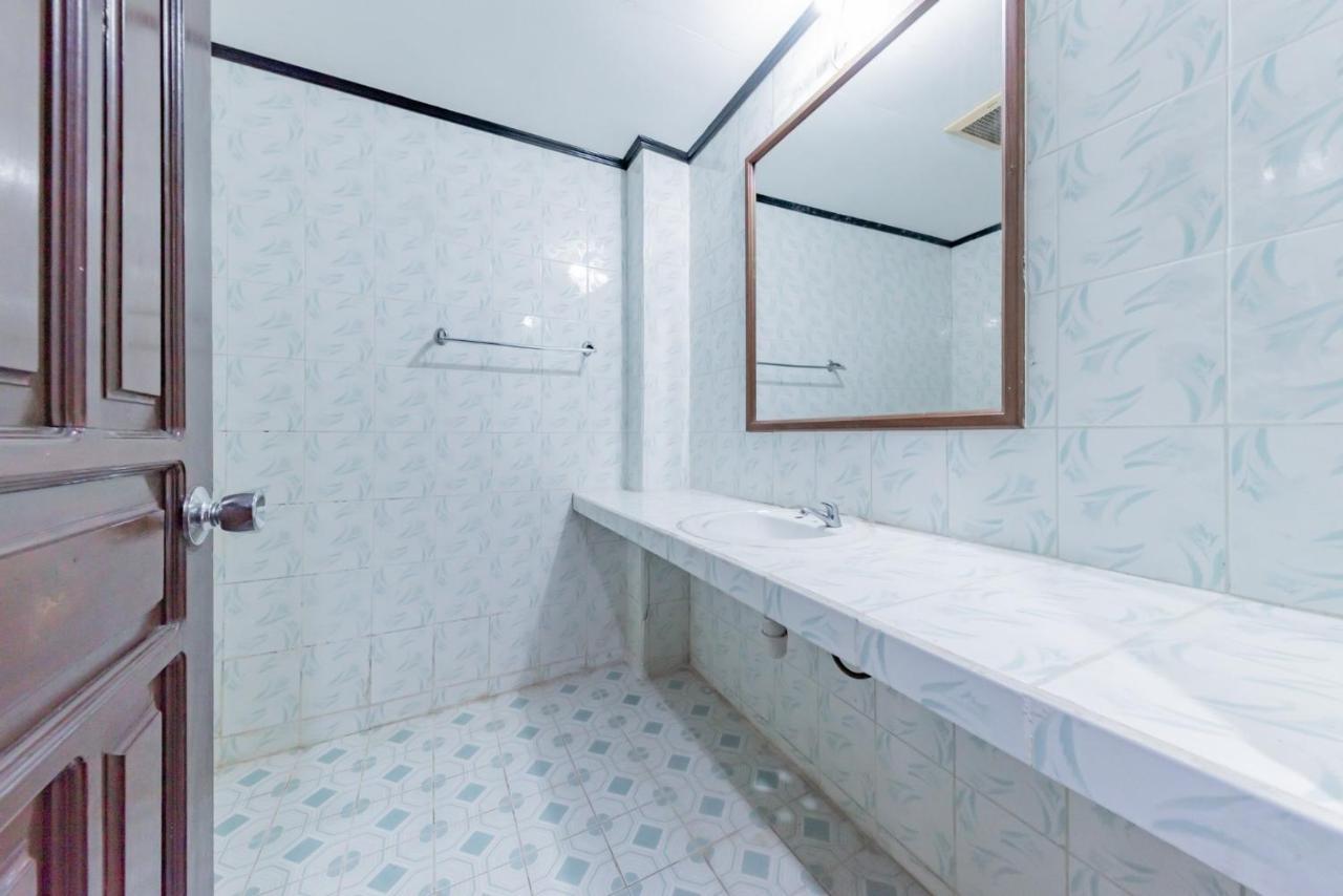 Hotel Reddoorz Near Plaza Balikpapan Esterno foto