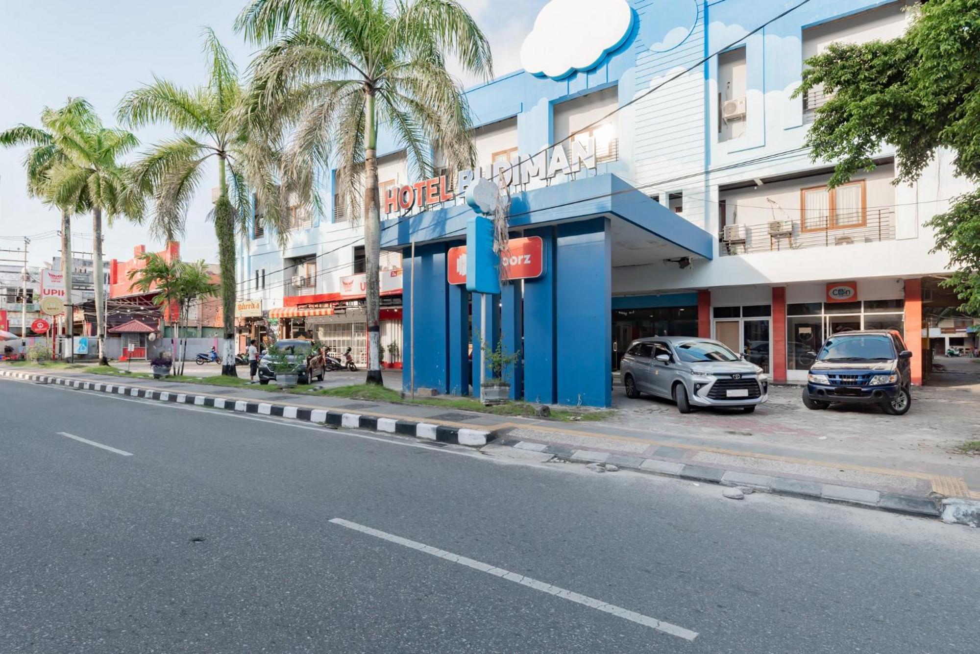 Hotel Reddoorz Near Plaza Balikpapan Esterno foto